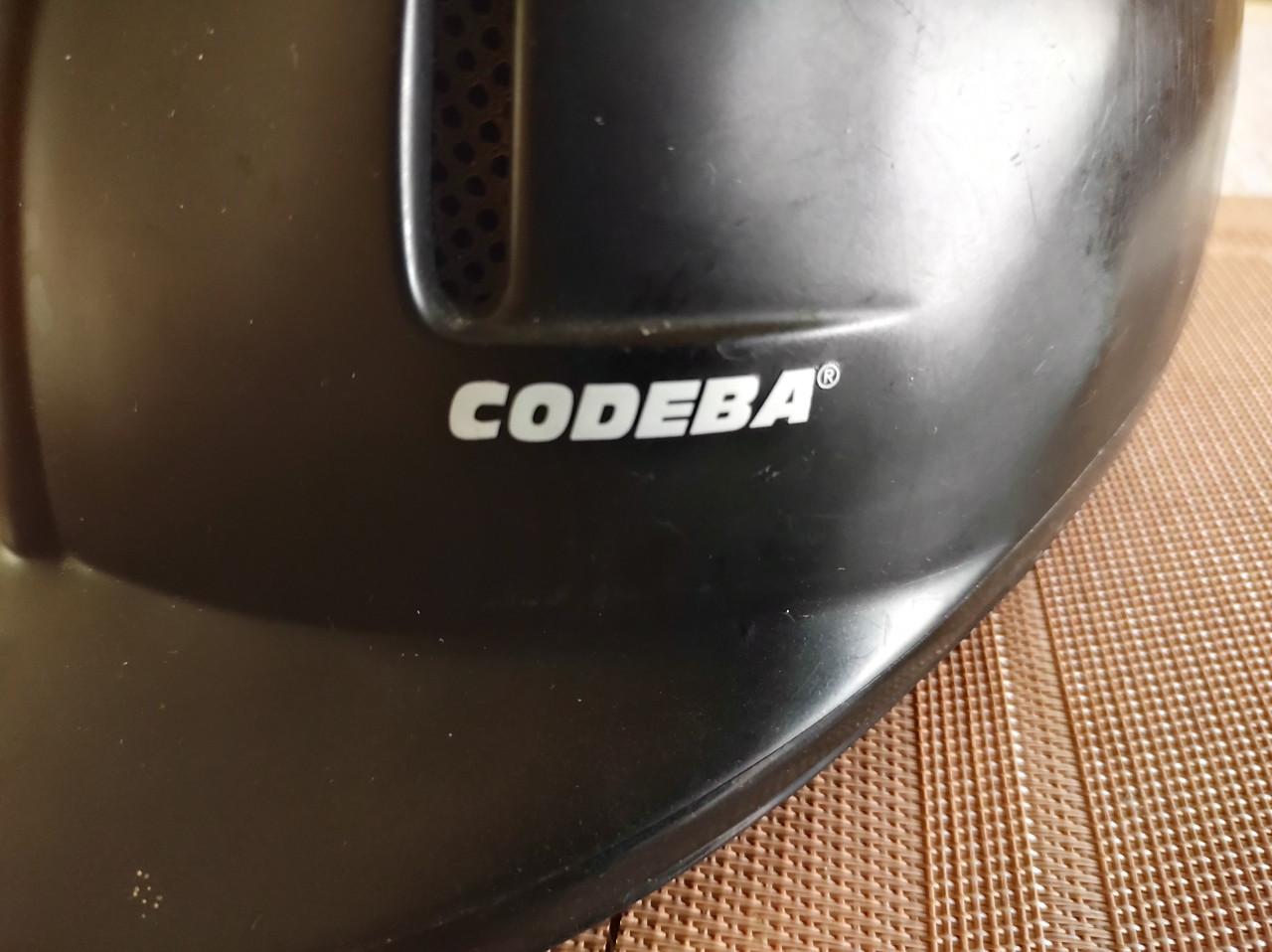 Nette cap of gelm voor paardrijden. Maat L. Merk: Codeba.