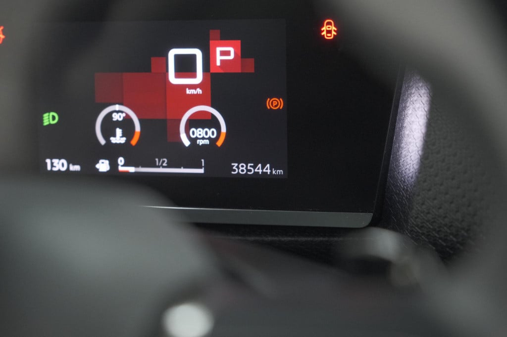 Citroen C4 puretech 131 eat6 shine | camera | head-up display | navigatie |