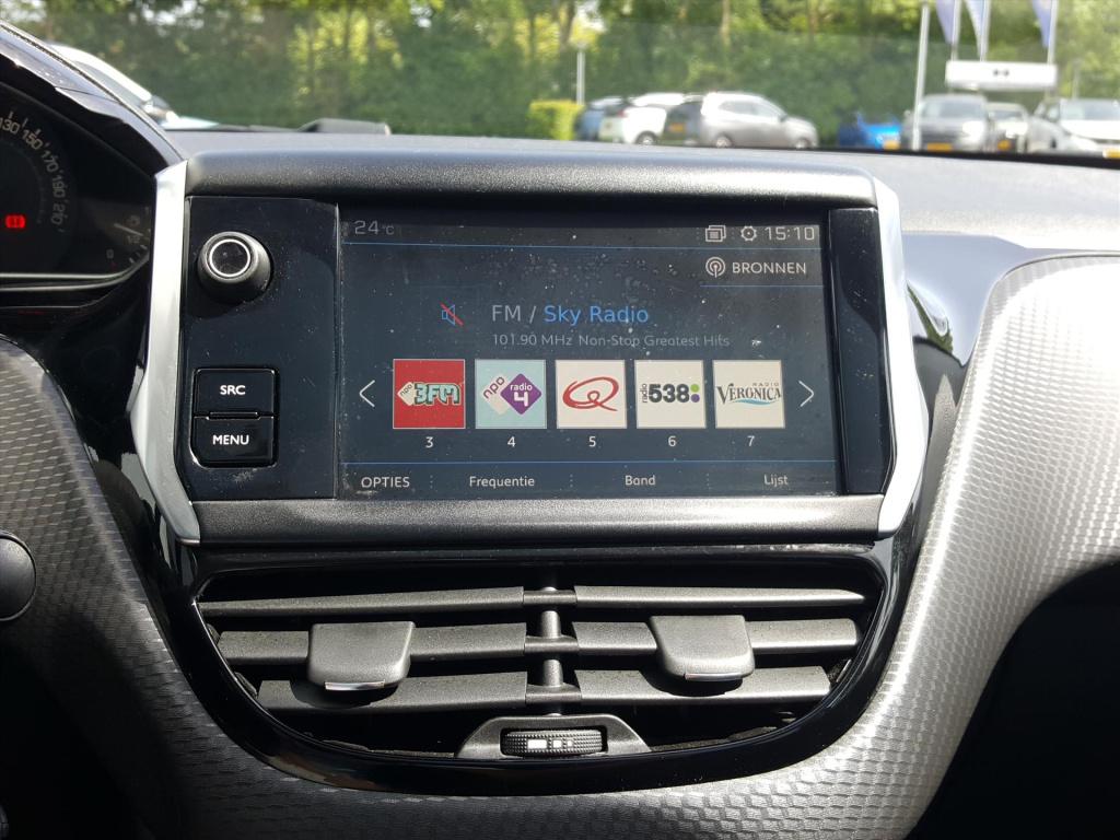 Peugeot 208 blue l. allure 1.5 bluehdi-100pk apple carplay & android auto |