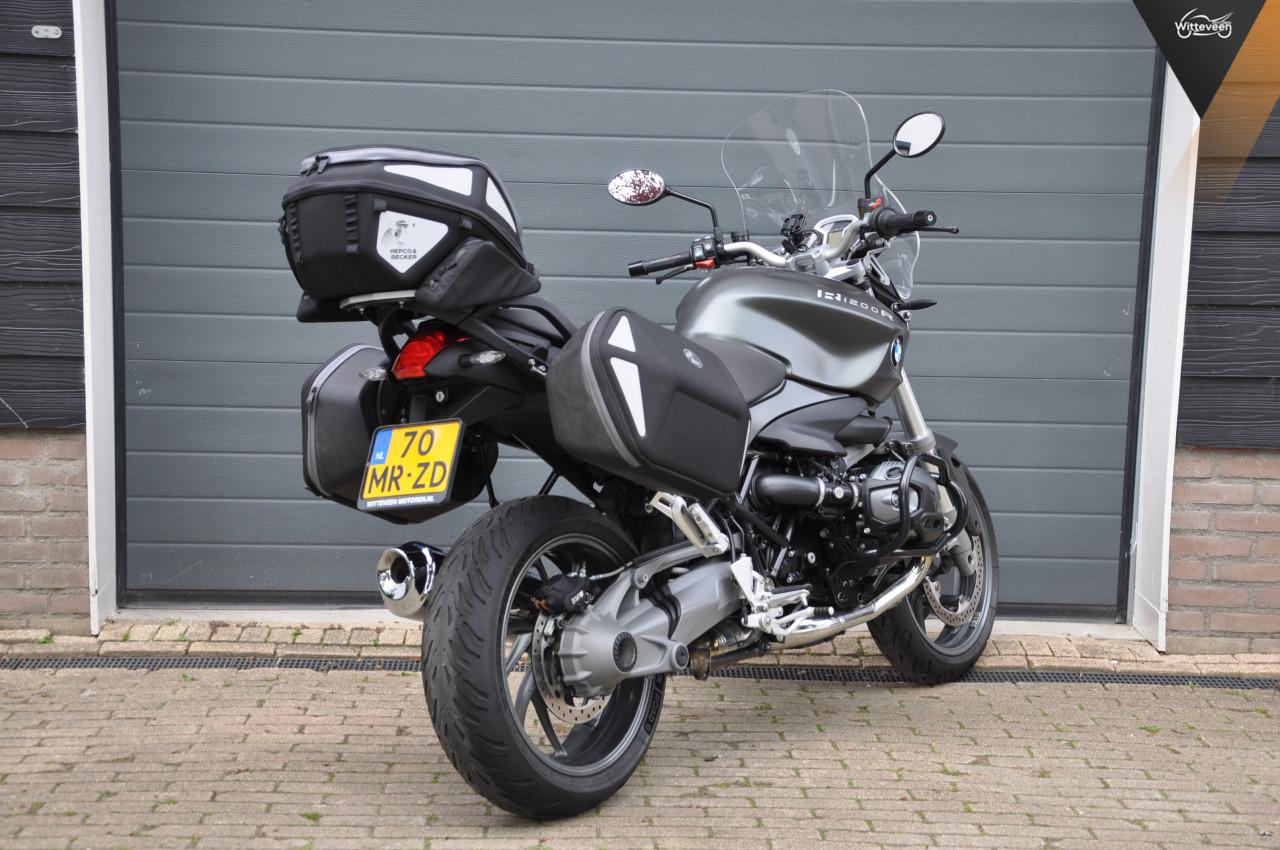 BMW R1200R 2012 met 33200 kilometers!