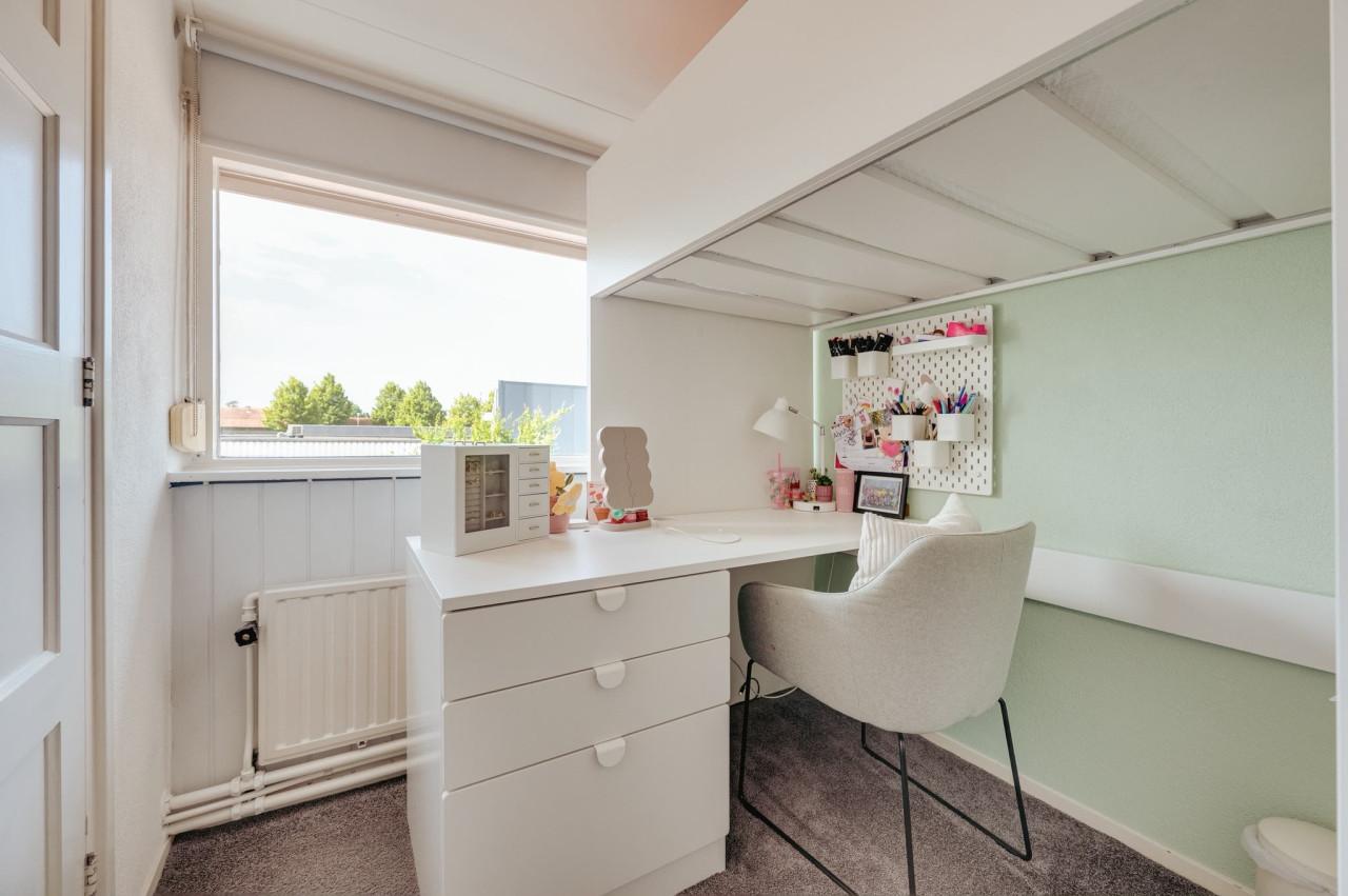 Hoogslaper wit met bureau