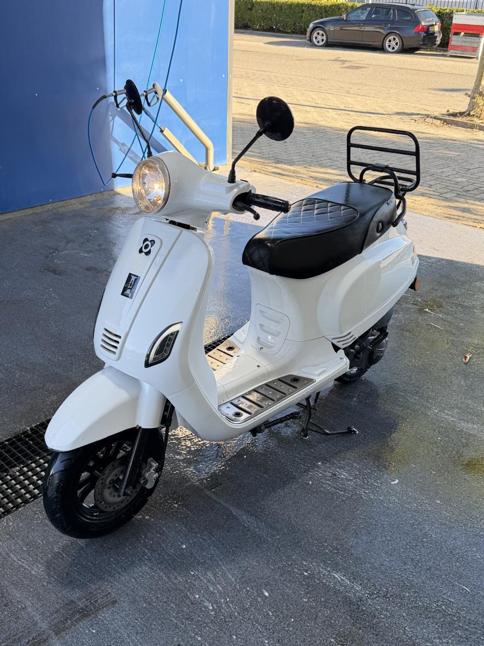 AGM VX50i Brom scooter 45km 2021 Injectie - Veel Vervangen