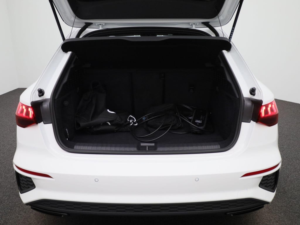 Audi A3 sportback 45 tfsi e s edition competition 245 pk | s-line | automaa