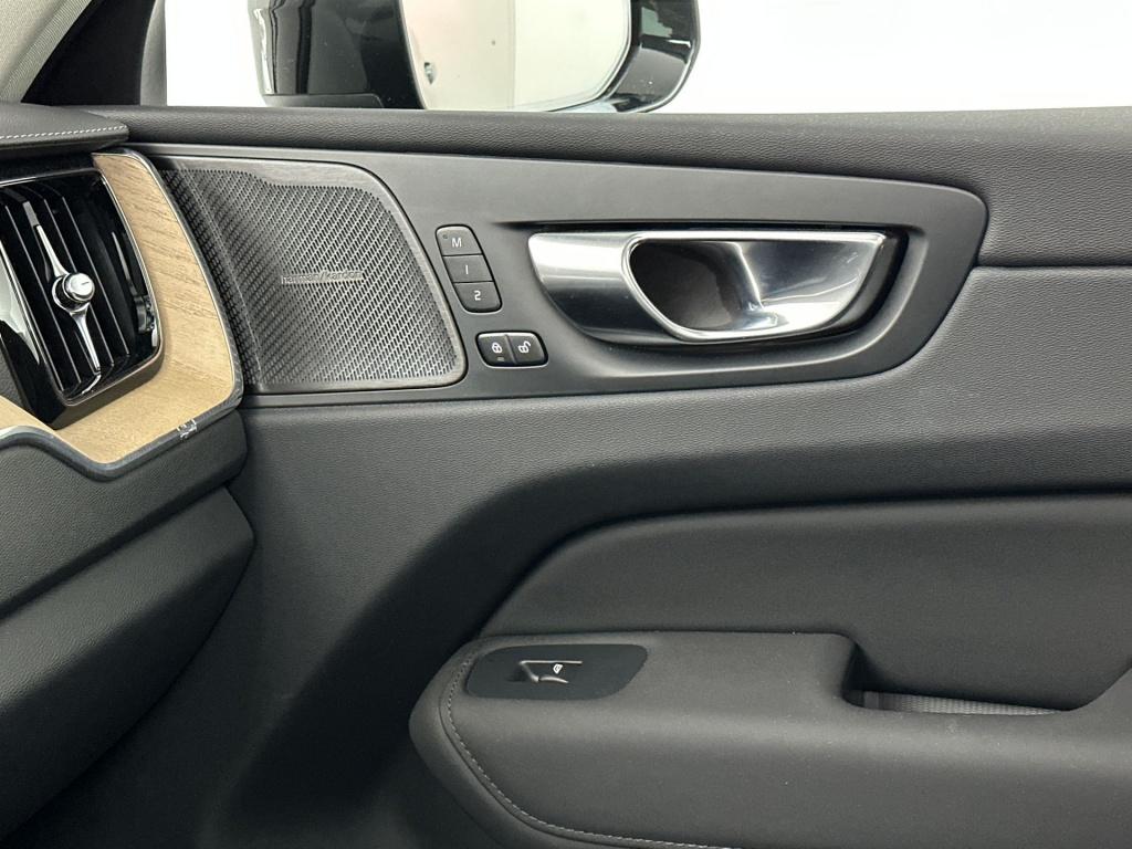 Volvo XC60 t6 398pk recharge ultra dark| pano| hud| 360camera|