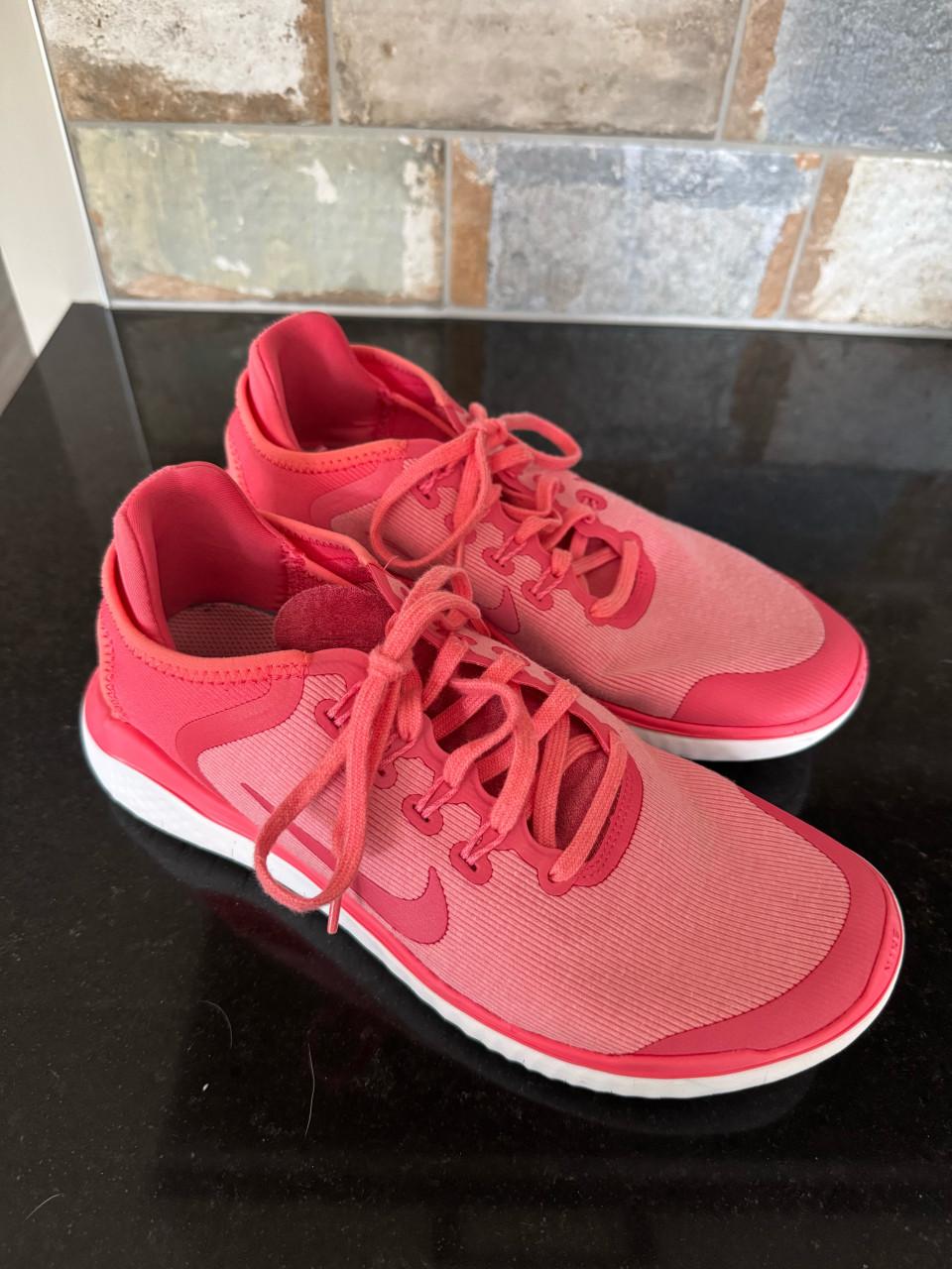 Nike hardloopschoenen maat 40