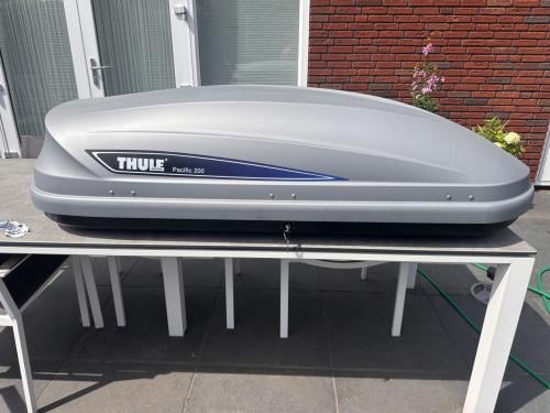 Thule dakkoffer Pacific 200 met fastgrip systeem/ 410 L