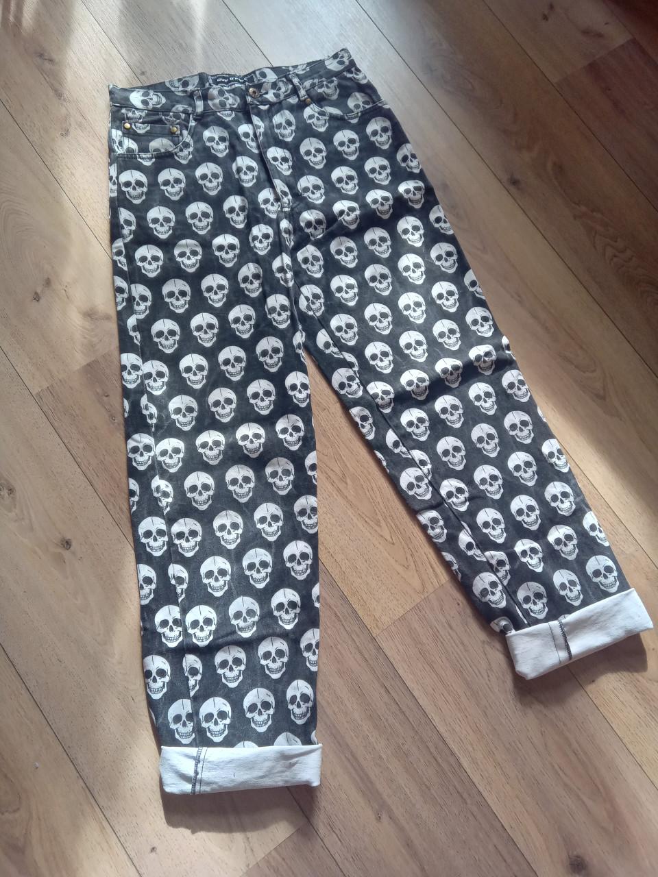 High waist skull jeans