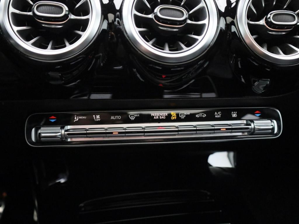 Mercedes-Benz A-Klasse limousine a 250 e amg line | automaat | panoramadak 