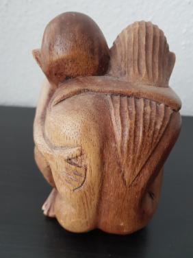 Balinees houtsnijwerk innig verbonden 15 x 15cm