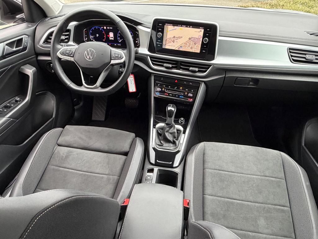 Volkswagen T-roc 1.5 tsi 150pk dsg style | trekhaak | navi | iq light | ada