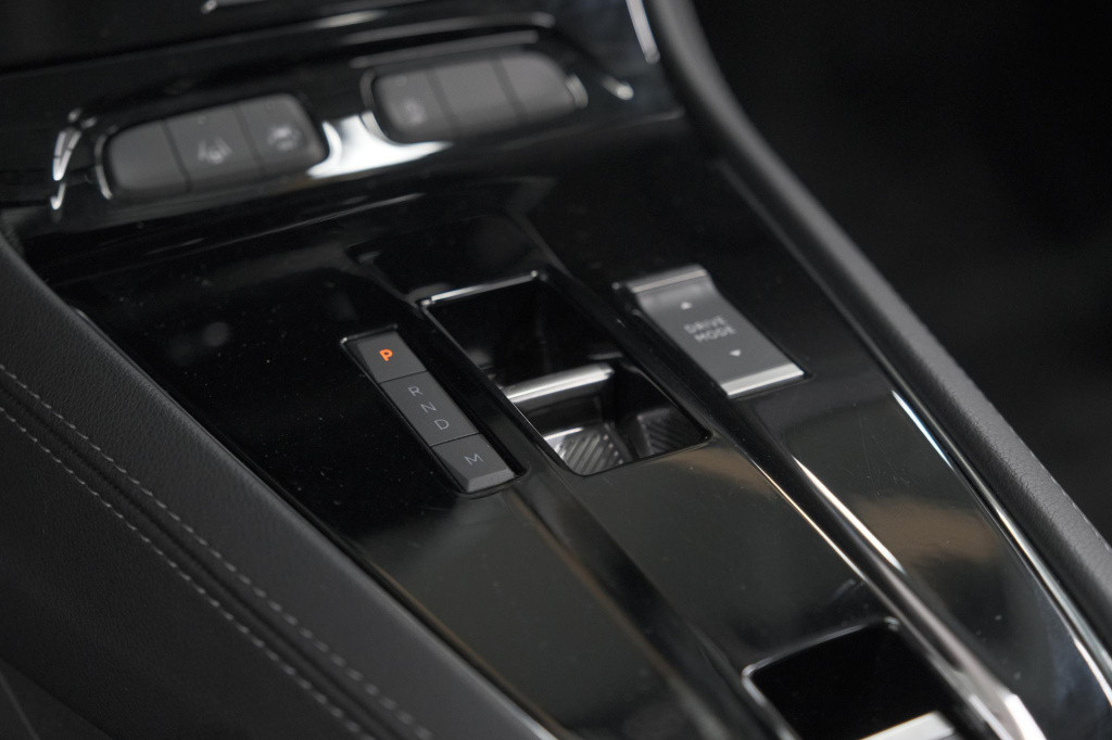Opel Grandland turbo 130 at8 ultimate | camera | adaptieve cruise control |