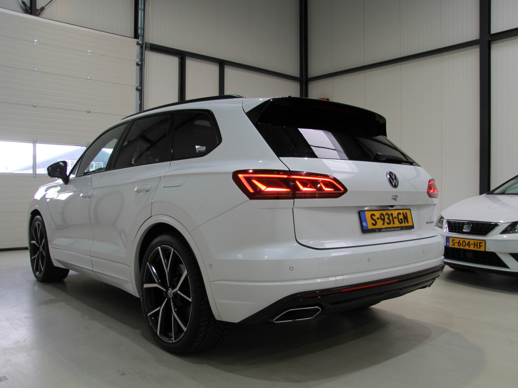 Volkswagen Touareg r 3.0 tsi ehybrid 462pk | full option | garantie 02-2026