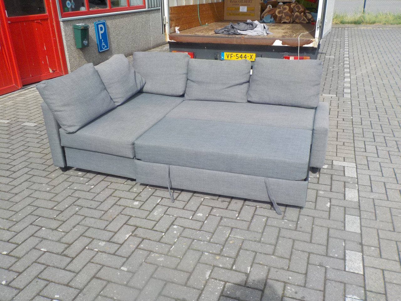 Stoffen hoek/slaapbank 150 x 225 cm met opbergruimte in goede staat