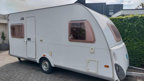 Knaus 450 (2006) met voortent