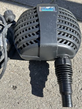 Te koop oase fp sterke en zuinige Vijverpomp en 3500 lpu  nieuwe pomp