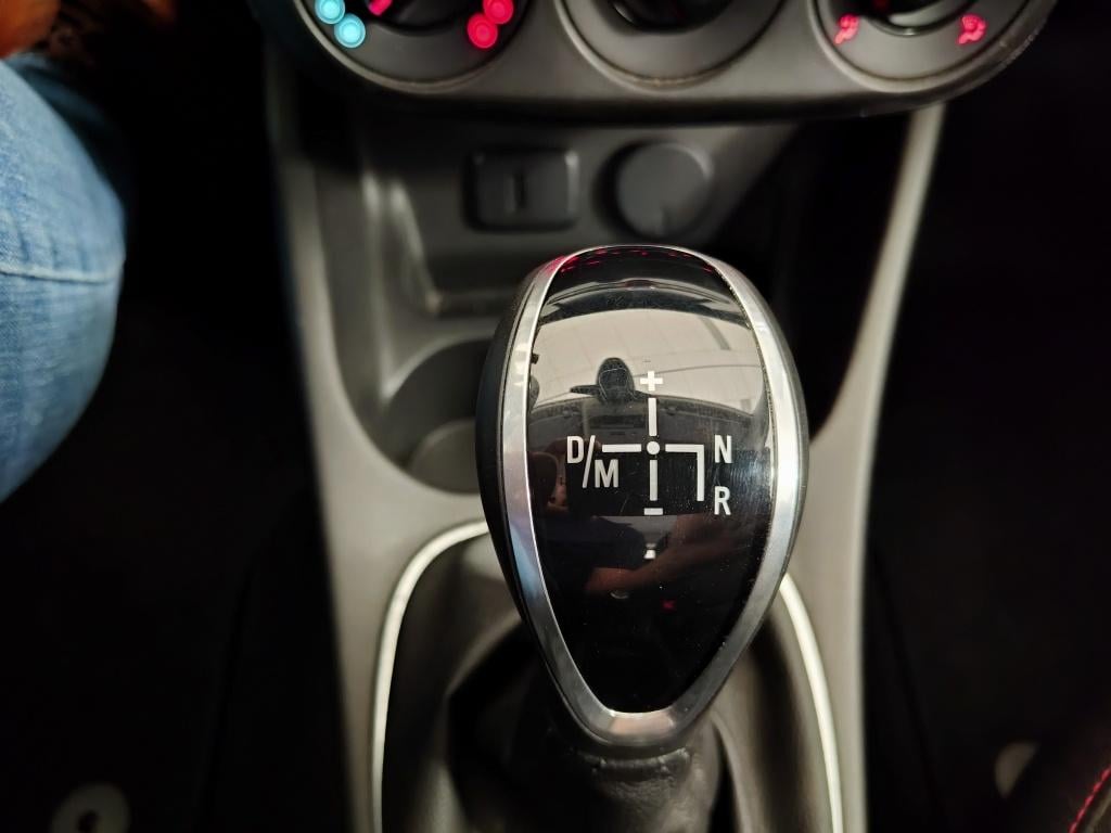 Opel Corsa 1.4 online edition | automaat