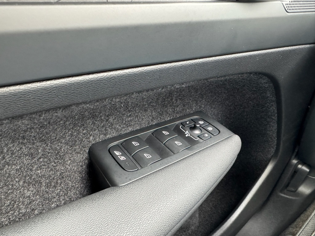 Volvo XC40 recharge plus 70kwh| trekhaak | stuur+stoel.verw| warmtepomp