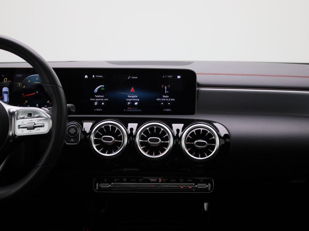 Mercedes-Benz Cla shooting brake 200 business solution amg | automaat | pan