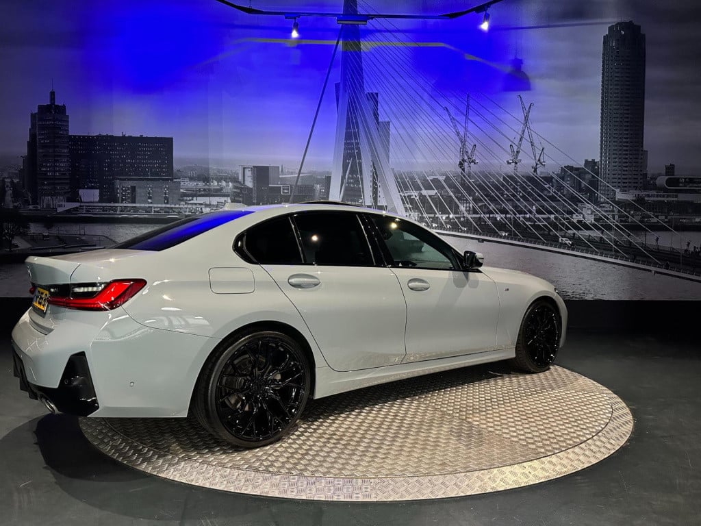 BMW 3-serie 318i m sport edition *schuifdak*shadow line*camera*laser*