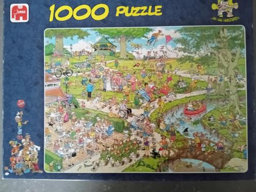 3 Jan van Haasteren puzzels. 1000 stukjes. Samen €25,00.