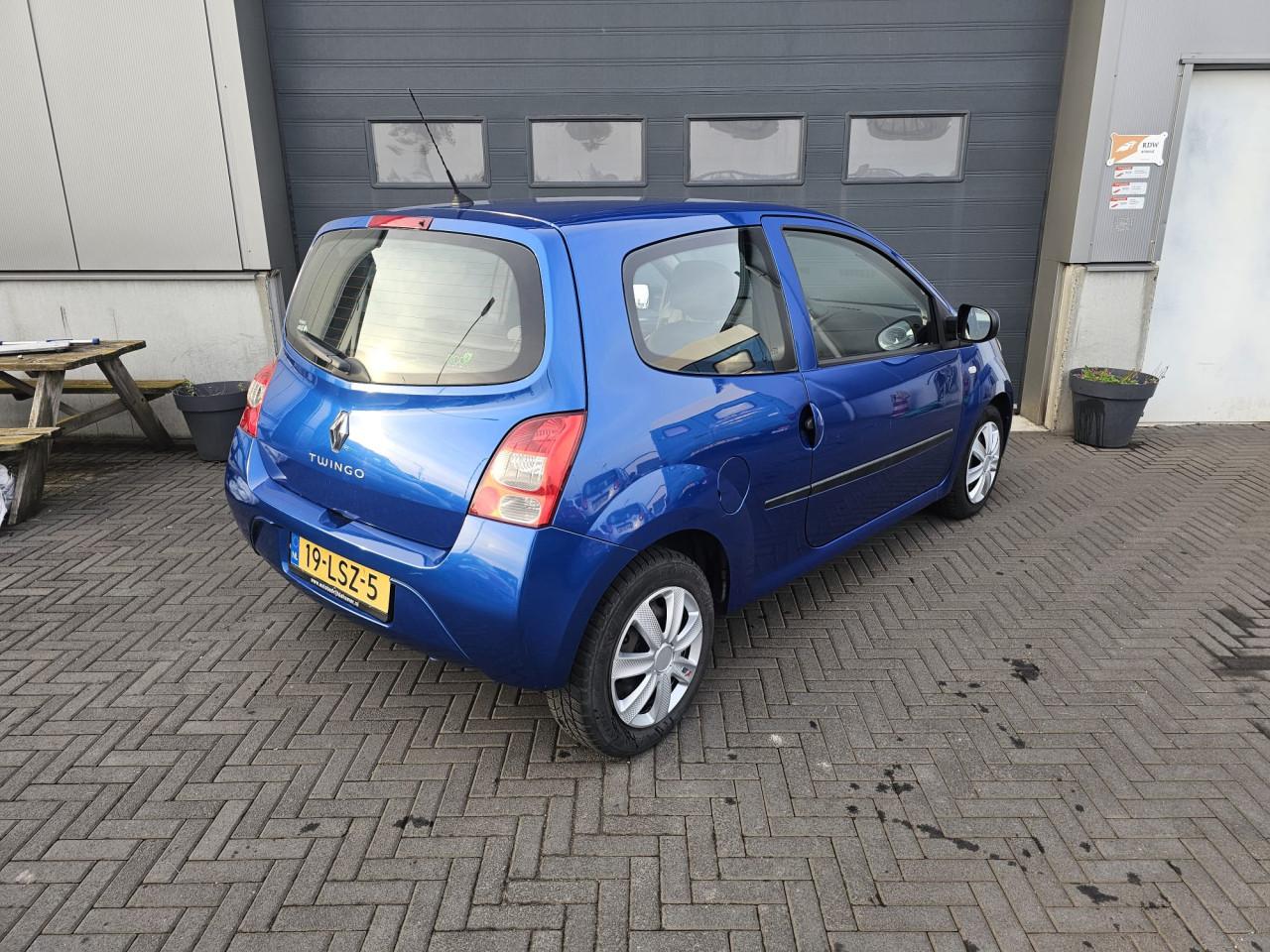 TE KOOP RENAULT TWINGO 1.2 16V AUTHENTIQUE