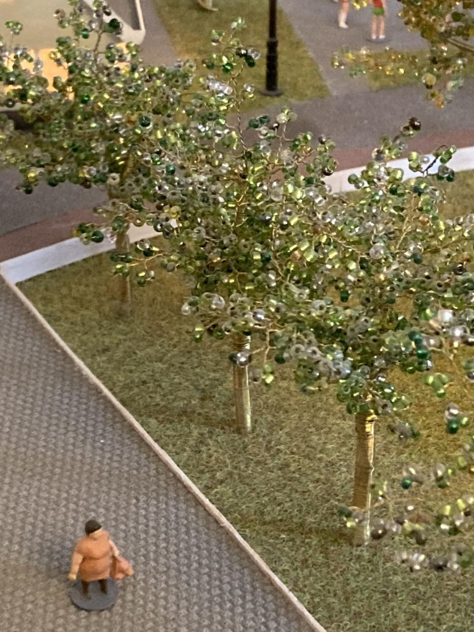 Kralenboompjes op schaal Ho- spoor.