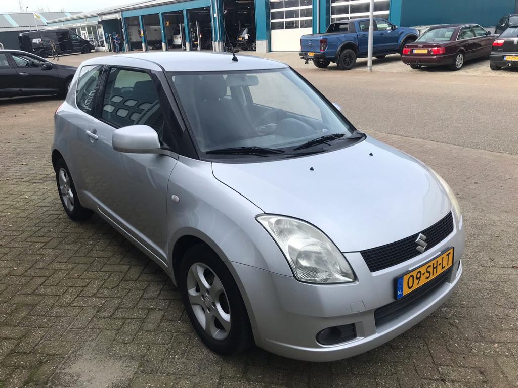 Suzuki Swift 1.3 exclusive