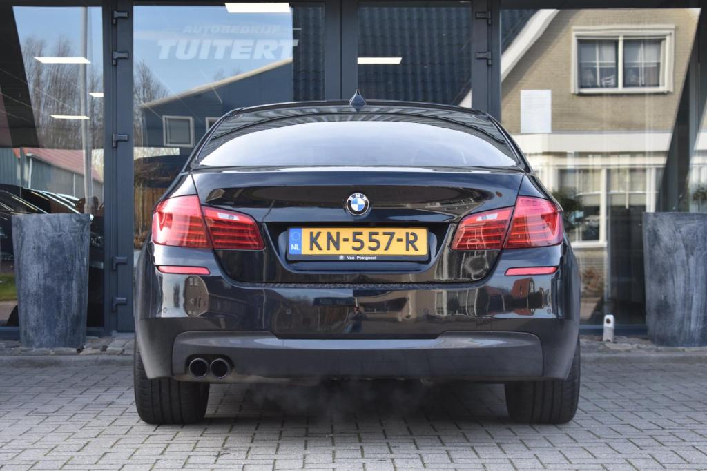 BMW 5 Serie 520i m sport | schuifdak | camera | leder | nap | adapt. cruise