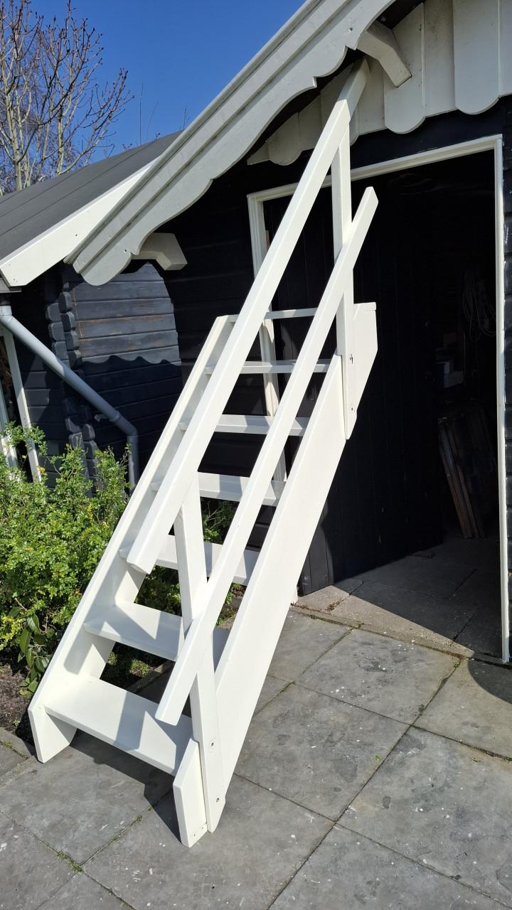 Hard houten trap Strandhuis