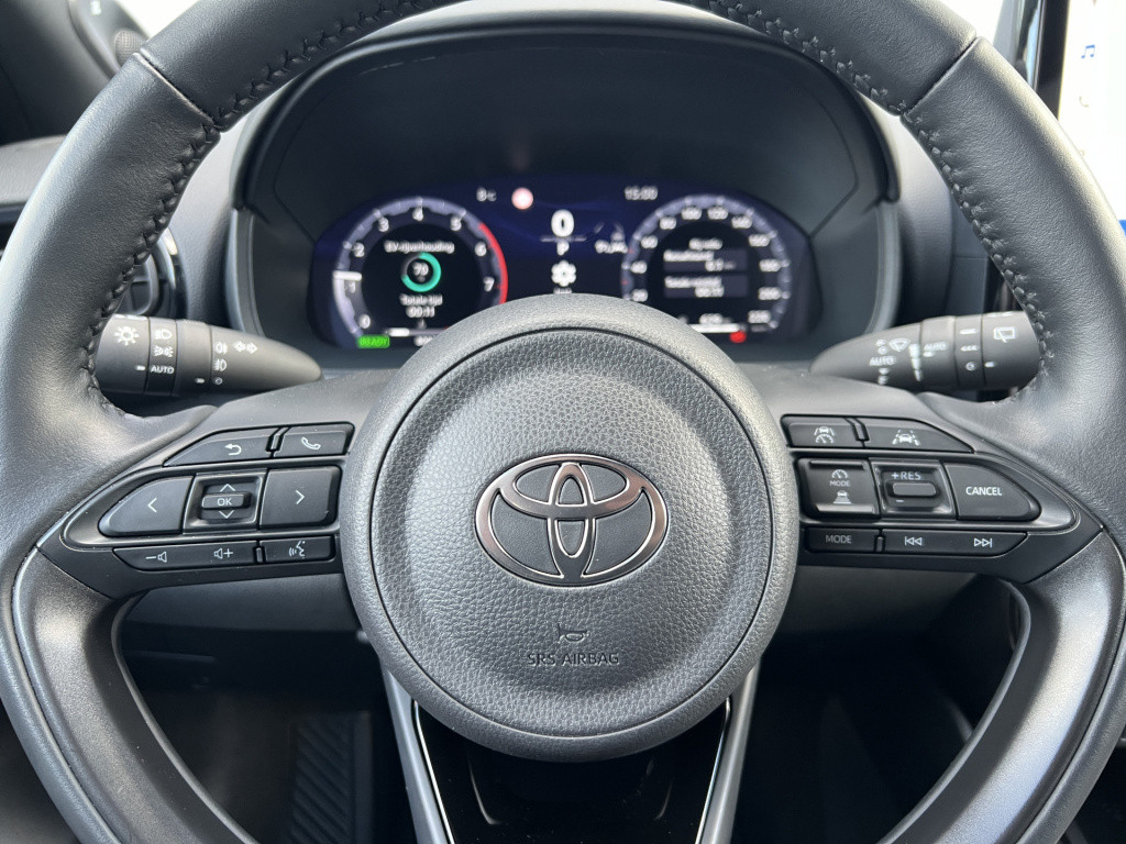 Toyota Yaris 1.5 hybrid 130 launch edition jbl audio | headup display | sto