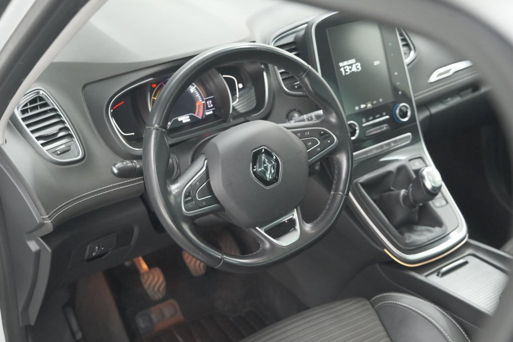 Renault Grand Scenic tce 140 bose | 7 zitplaatsen | trekhaak | camera | bos