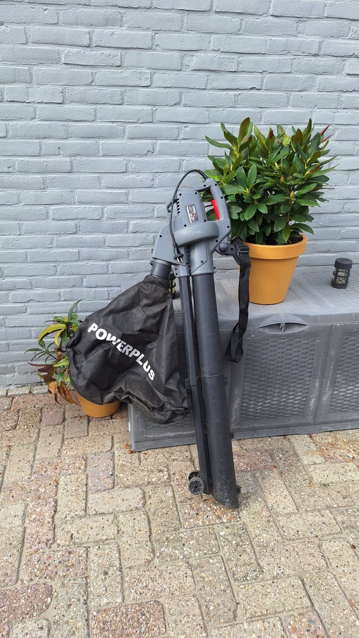 Bladblazer ,tuinscherm veegmachine op accu ( Accu niet bijgeleverd)