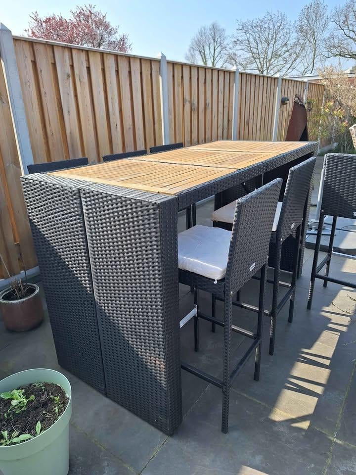 Tuin barset met 6 barkrukken