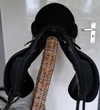 Albion SLK DRESSUURZADEL zwart 17,5 inch -MW