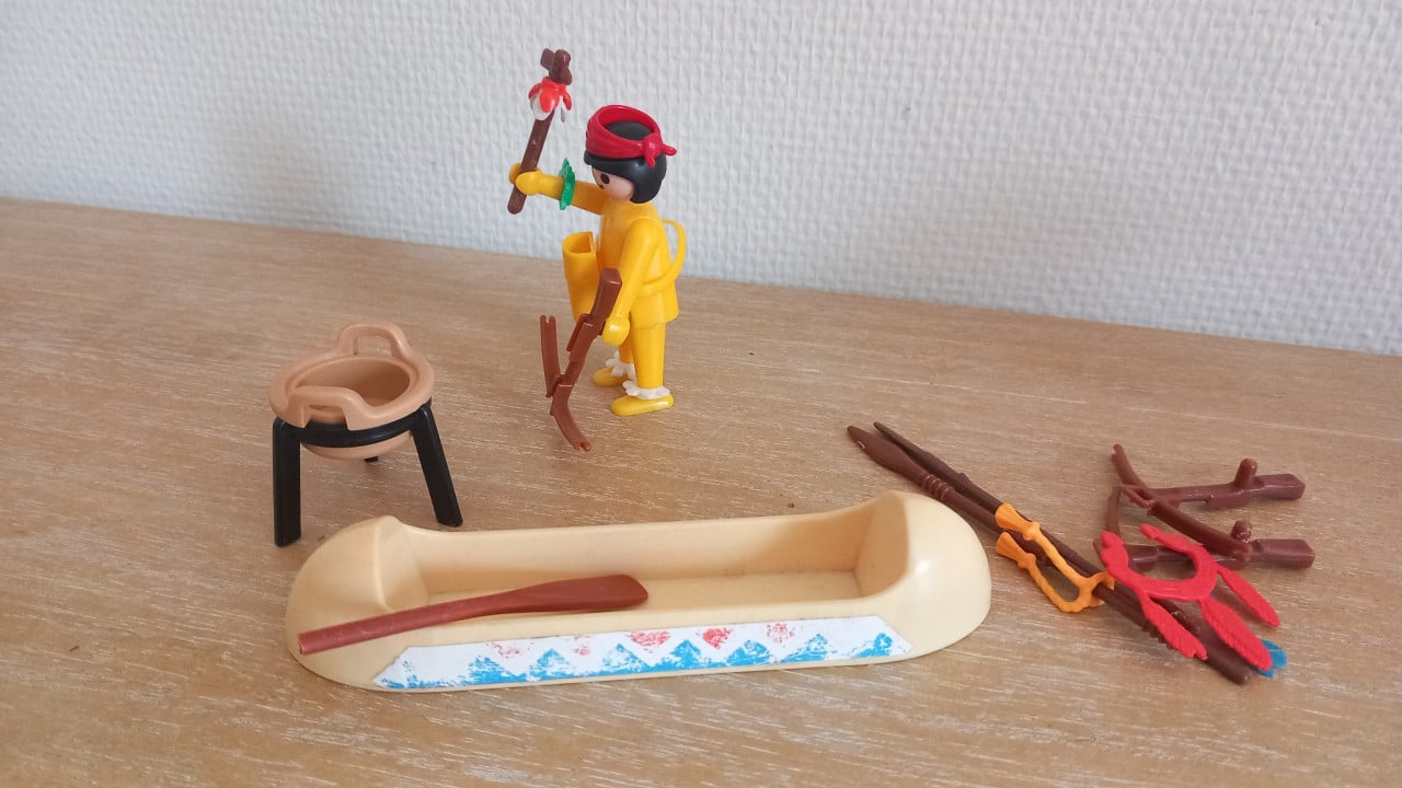 Playmobil indiaan met kano en wapens