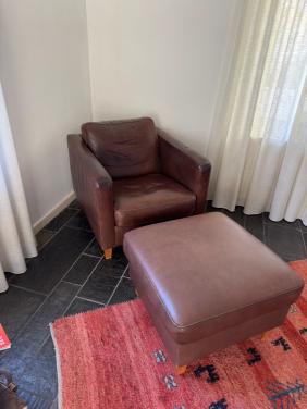 Leren fauteuil plus Hocker