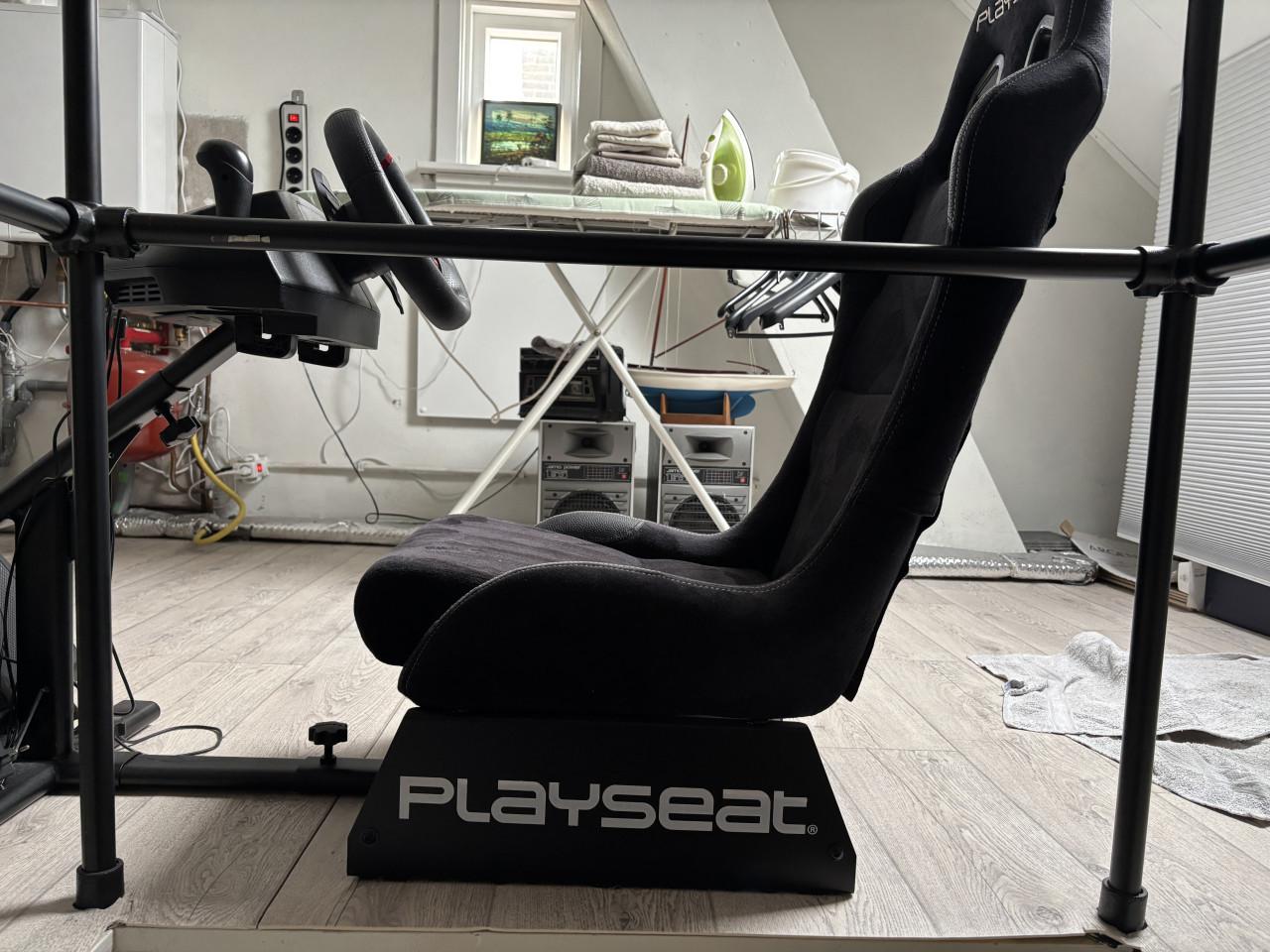 PlaySeat Evolution met racestuur