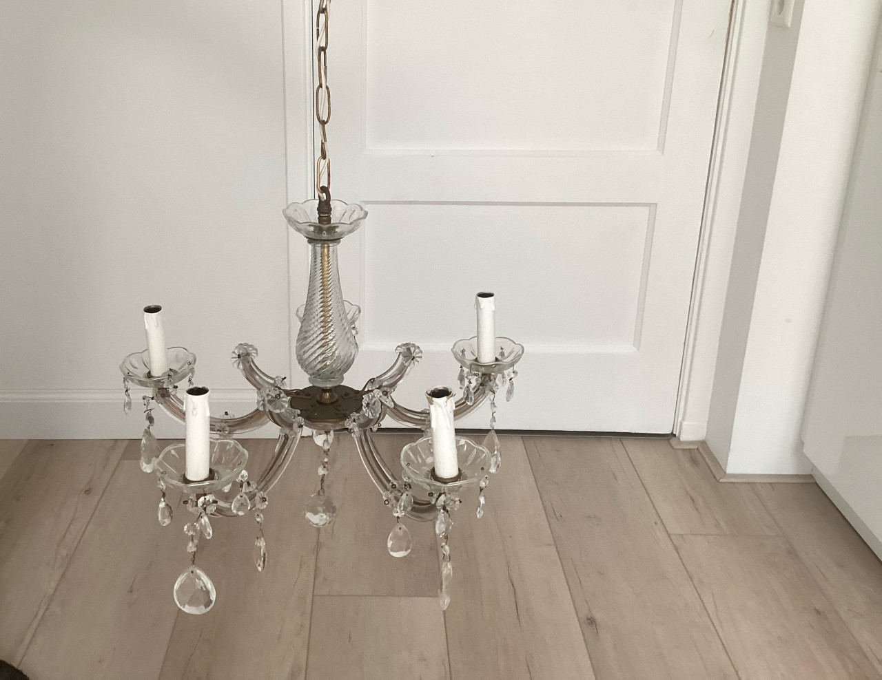 Kroonluchter met glazen pegels