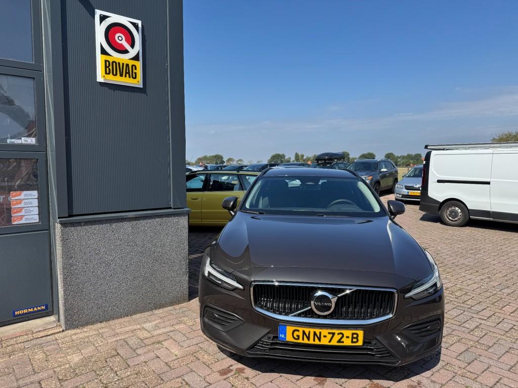 Volvo V60 2.0 b4 essential edition