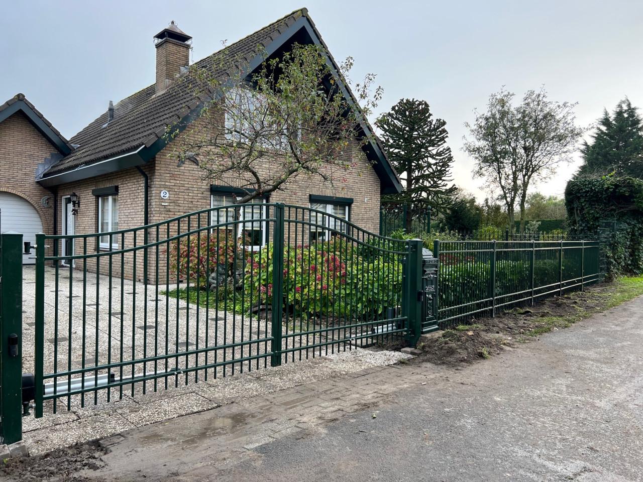 Nieuwe Poorten op maat gemaakt.