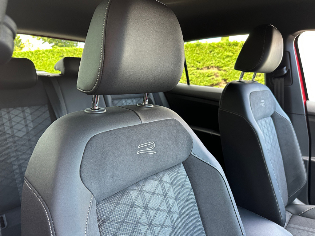 Volkswagen T-cross 1.0 tsi dsg r-line | iq light | dode hoek | keyless | vi