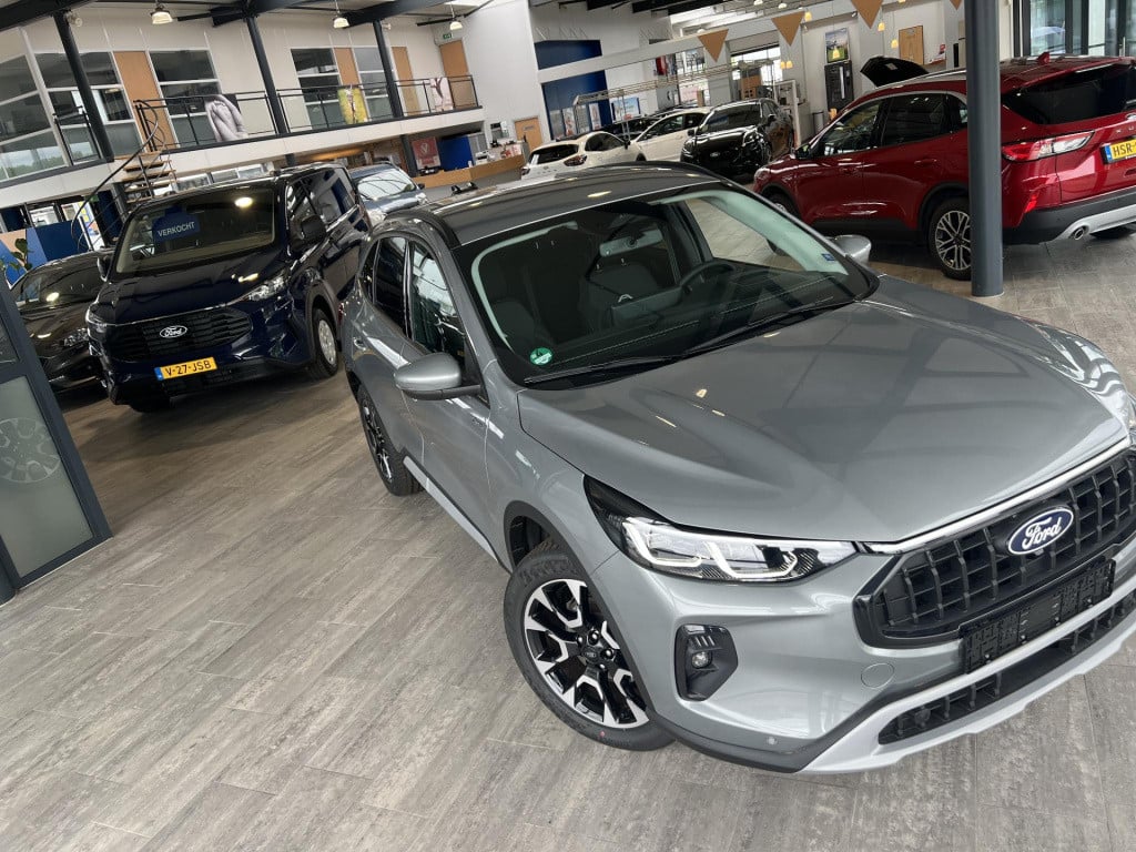 Ford Kuga 2.5 phev active slechts 322km!