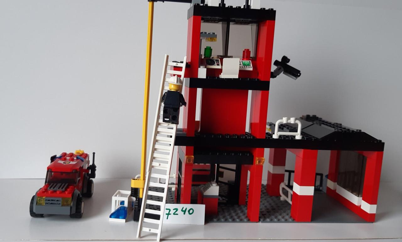 Lego 7240 : Brandweerkazerne met 3 minifiguren.