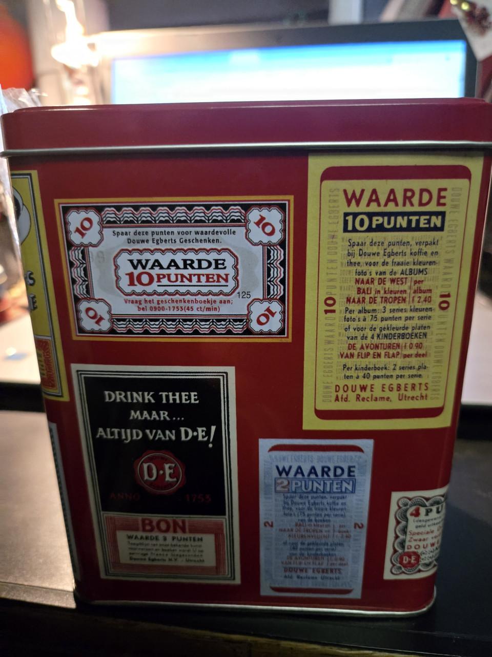 Vintage Douwe Egberts waardepuntenblik met een handige houder