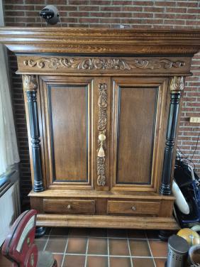 Massief eiken meidenkast