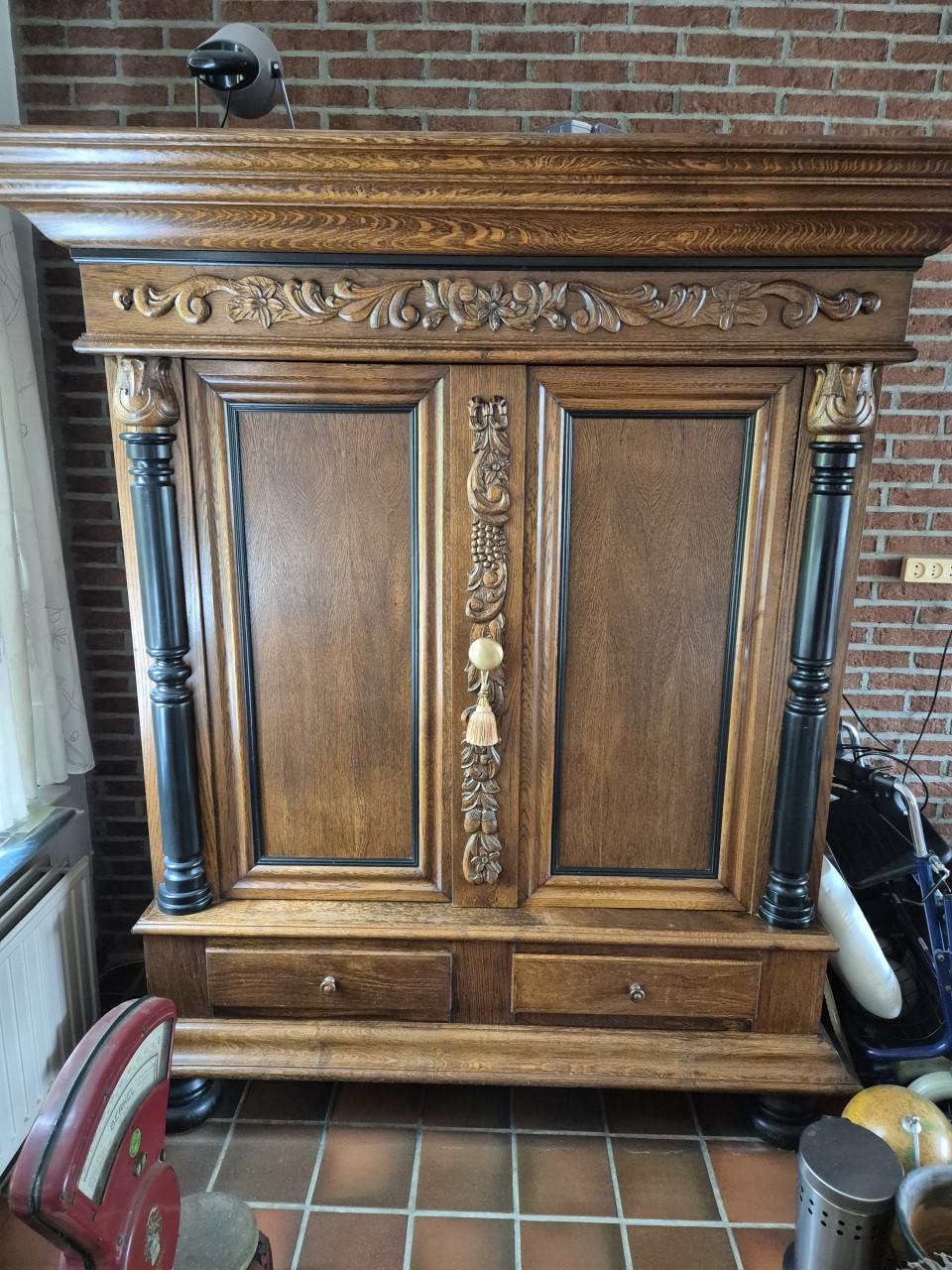 Massief eiken meidenkast