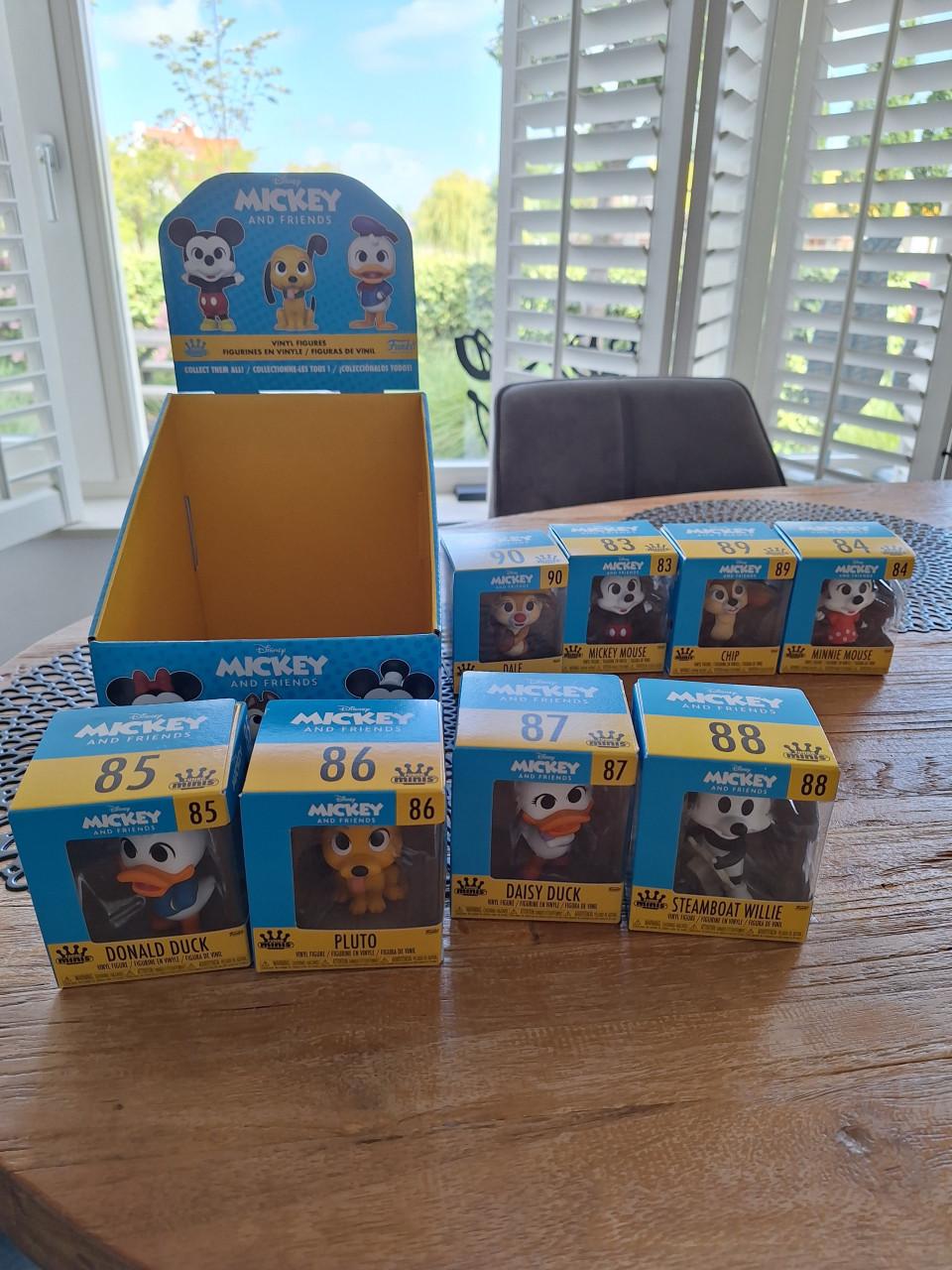 Funko pops mickey and friends + display box (COMPLETE SET)