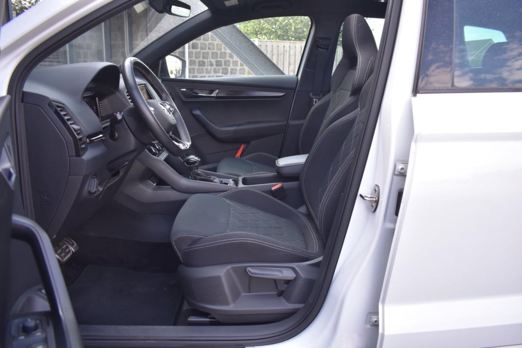 Skoda Karoq 1.5 tsi act sportline | panoramadak | canton | dealer onderhoud