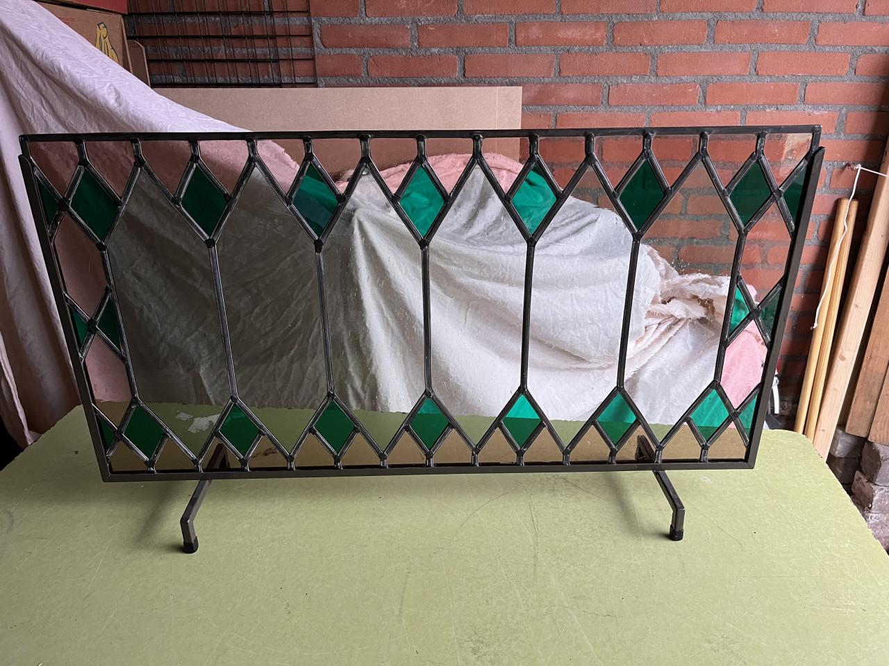 Glas in lood voorzetraam in gekleurd glas en metalen frame NIEUW