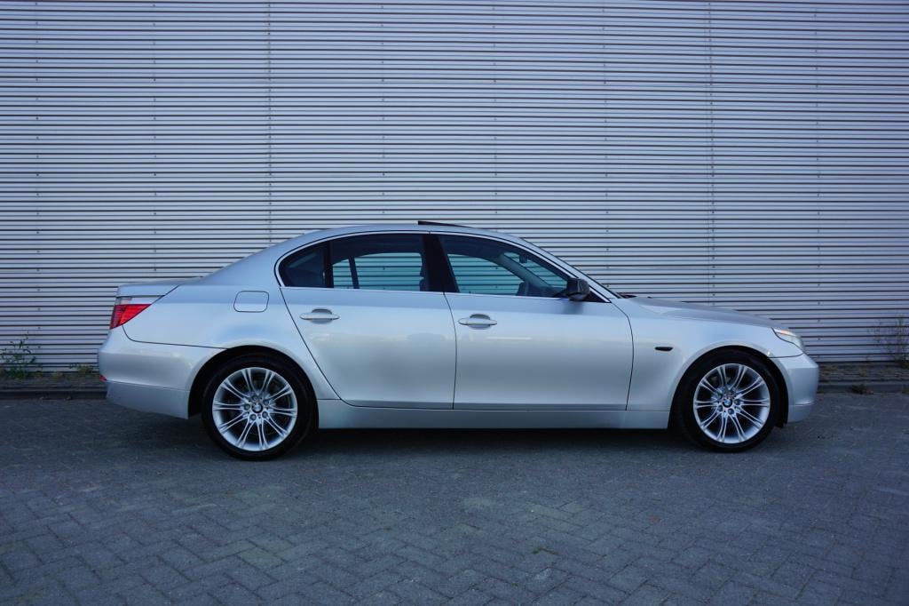 BMW 5 Serie 523i automaat - airco / navi / cruise / leder / pano / stoelver